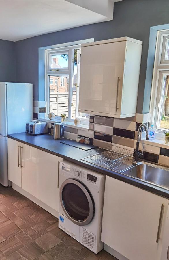Perry Road, Beautiful Large House Available For Guests And Contractors Parking Wifi Villa Nottingham Exterior foto